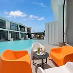 Pool Access Spacious Townhouse And Kids Slide
