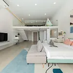 Pool Access Spacious Townhouse And Kids Slide