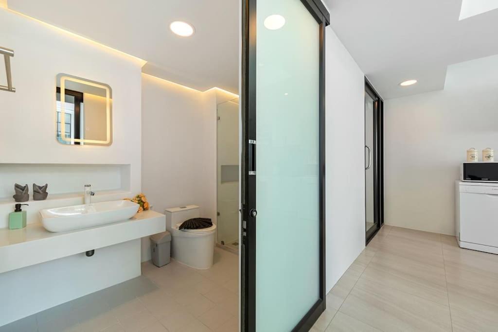 Pool Access Spacious Townhouse And Kids Slide