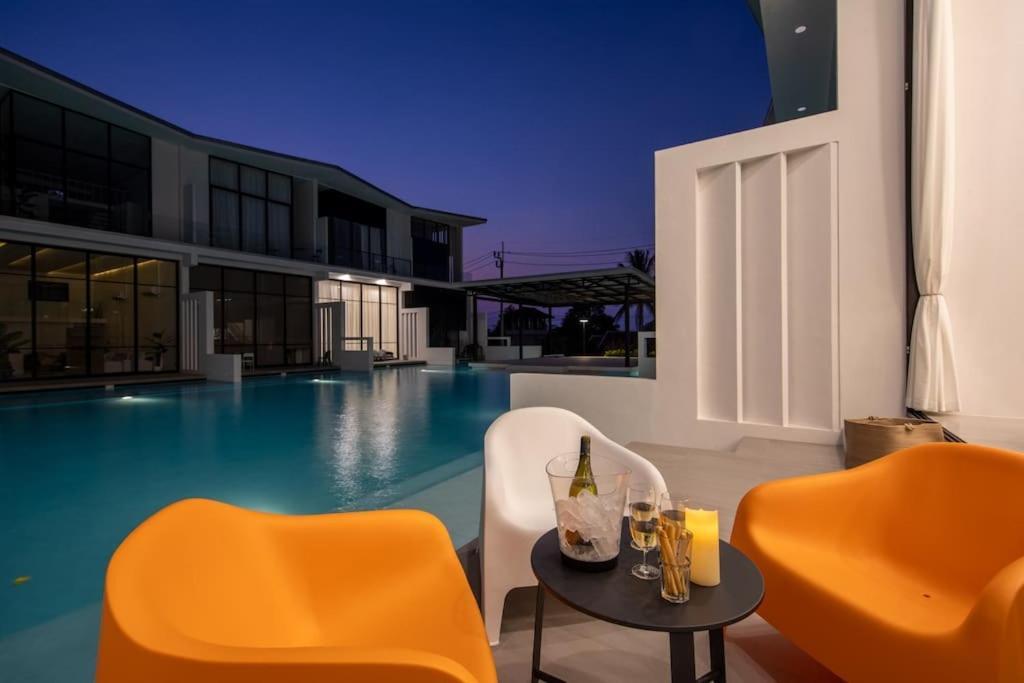 Pool Access Spacious Townhouse And Kids Slide